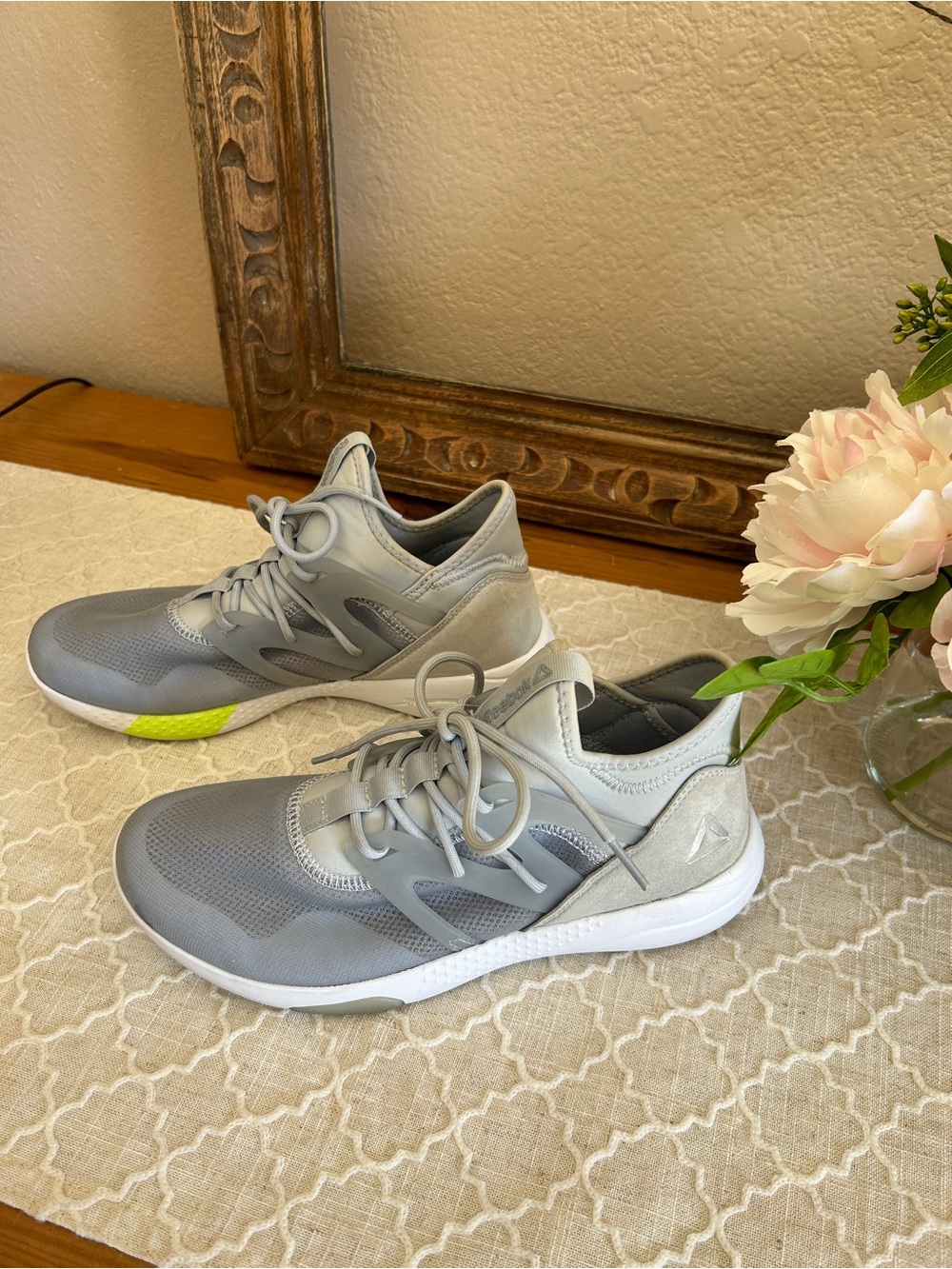 Reebok Hayasu Women's Gray Lace-Up Athletic Shoes like new in box, size 8.5 - Picture 4 of 11